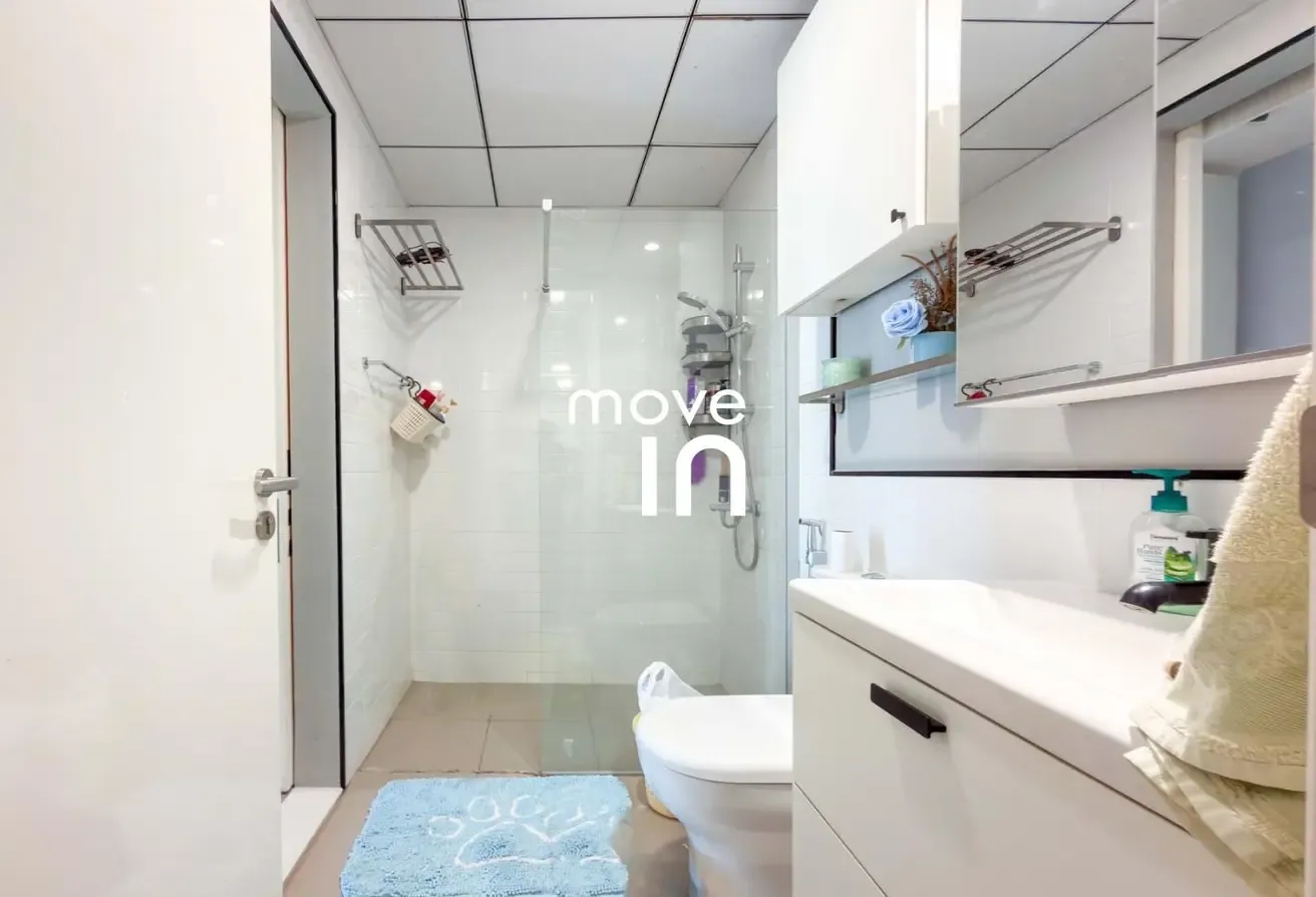 Well Furnished 2 Bed|Balcony|Laundry|Next to Metro