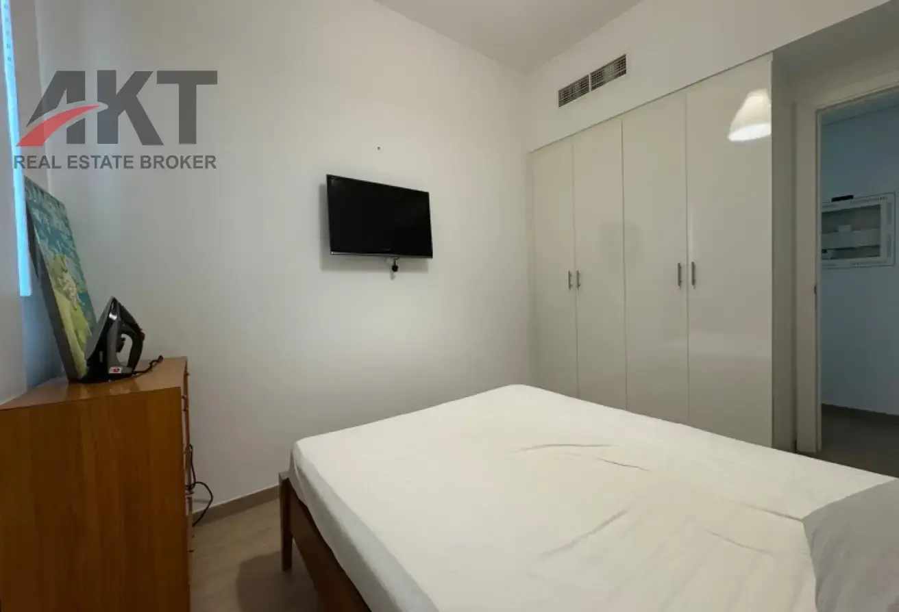 FULLY FURNISHED 2 BR WITH MARINA VIEW/CORNER UNIT