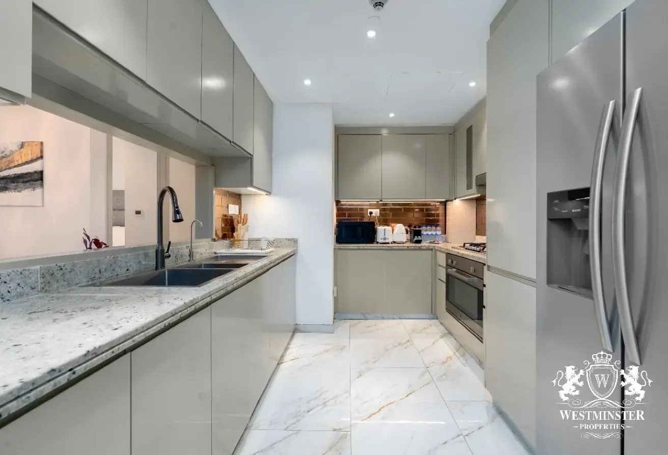 Sophisticated 3BR + Maidsroom Apt | Fountain views