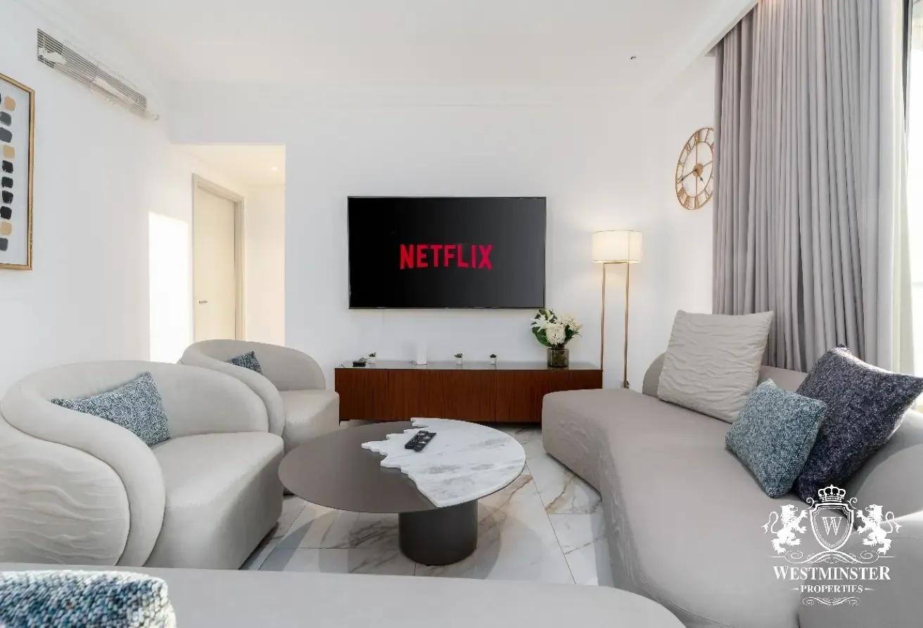 Sophisticated 3BR + Maidsroom Apt | Fountain views