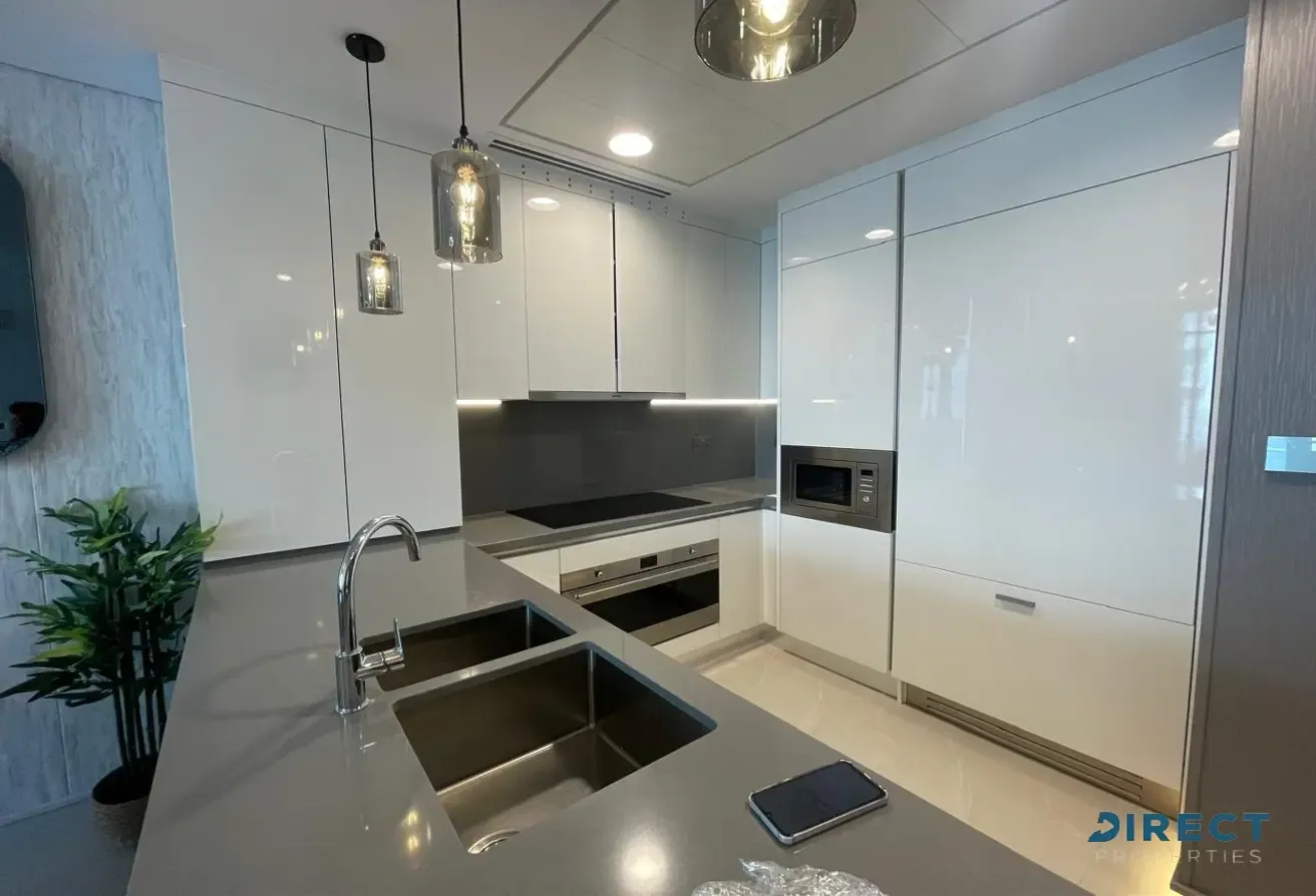 Canal View | Fully Furnished | Upgraded Unit