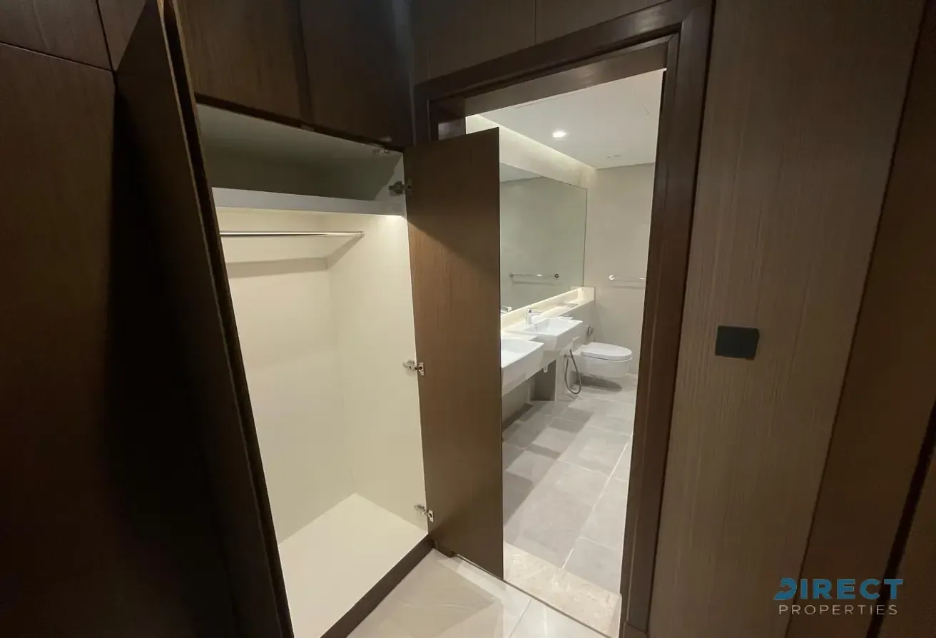 Canal View | Fully Furnished | Upgraded Unit