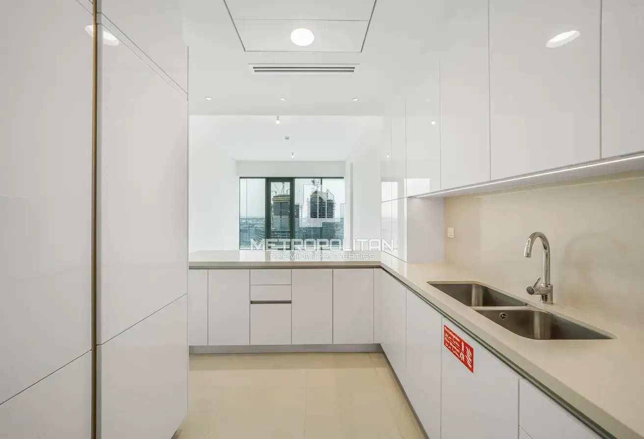 2 Bedrooms Plus Maids | High Floor | Iconic Views