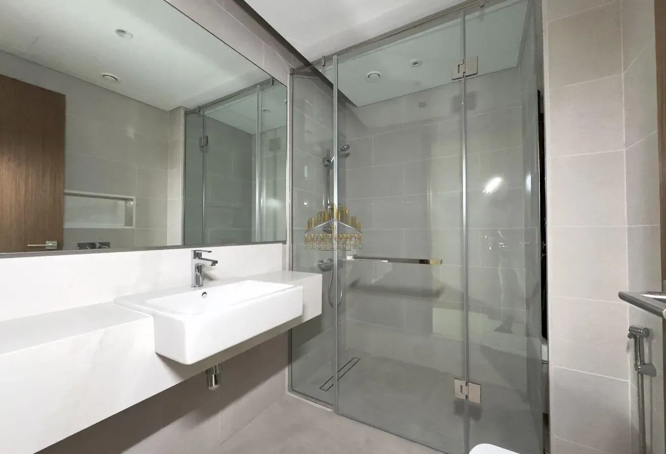 Park View - Prime Location - Maids - Huge Size