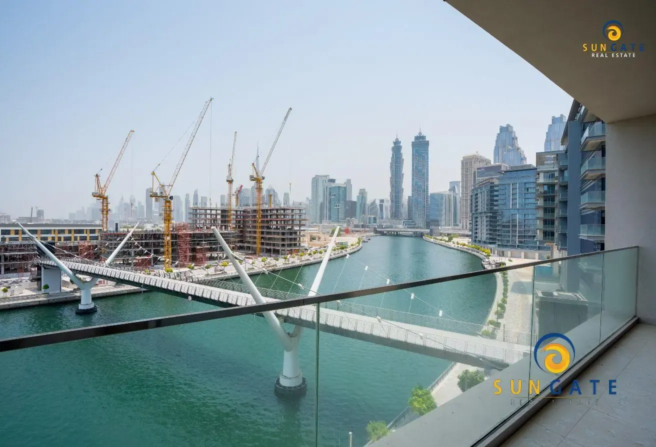 Full 100% canal and burj views