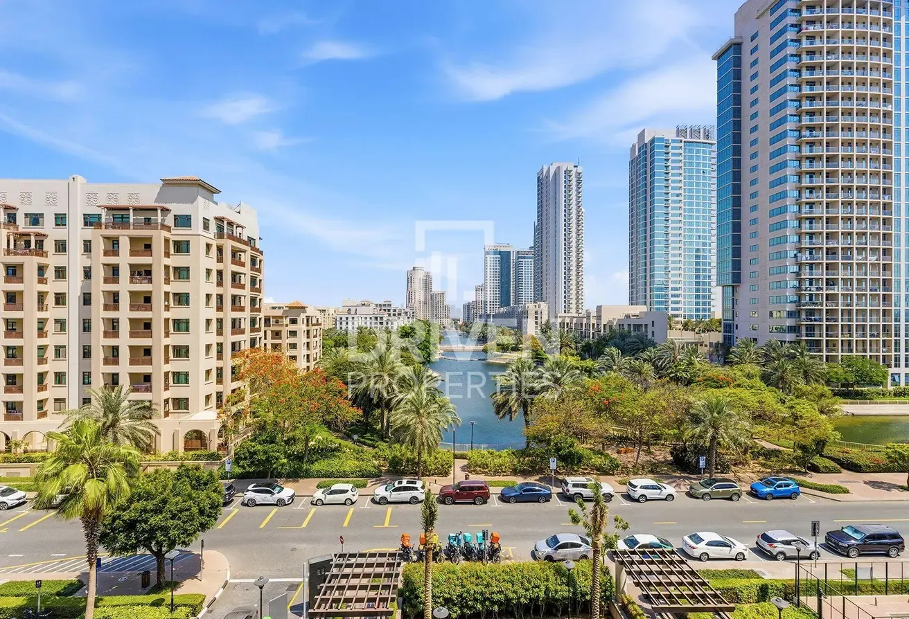 Full Lake View | Upgraded | Vacant | Close To Souk