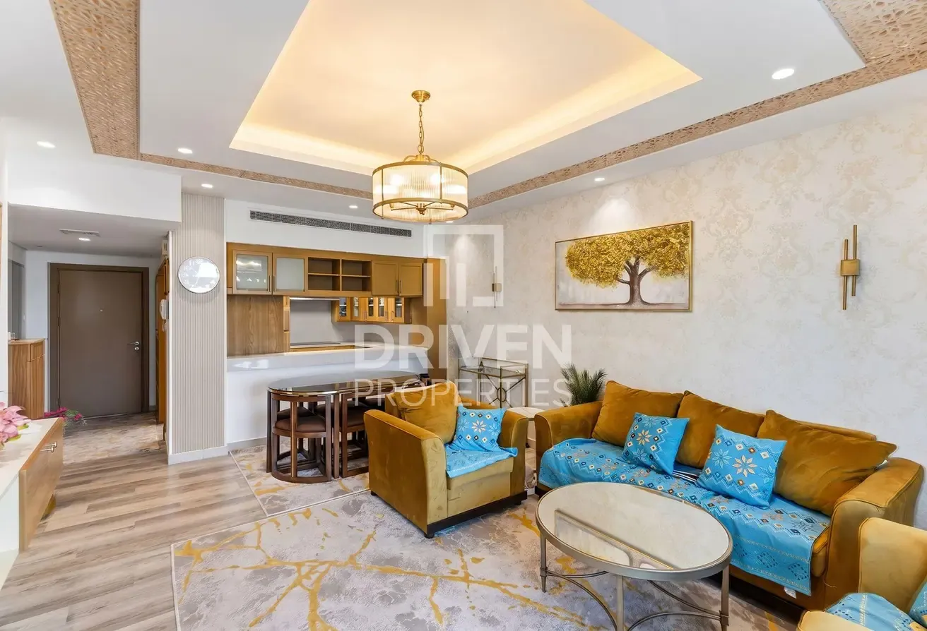Full Lake View | Upgraded | Vacant | Close To Souk