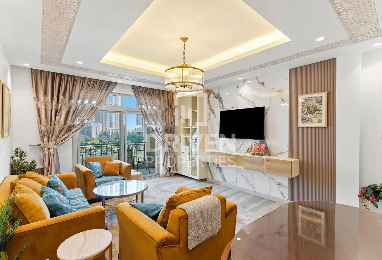 Full Lake View | Upgraded | Vacant | Close To Souk