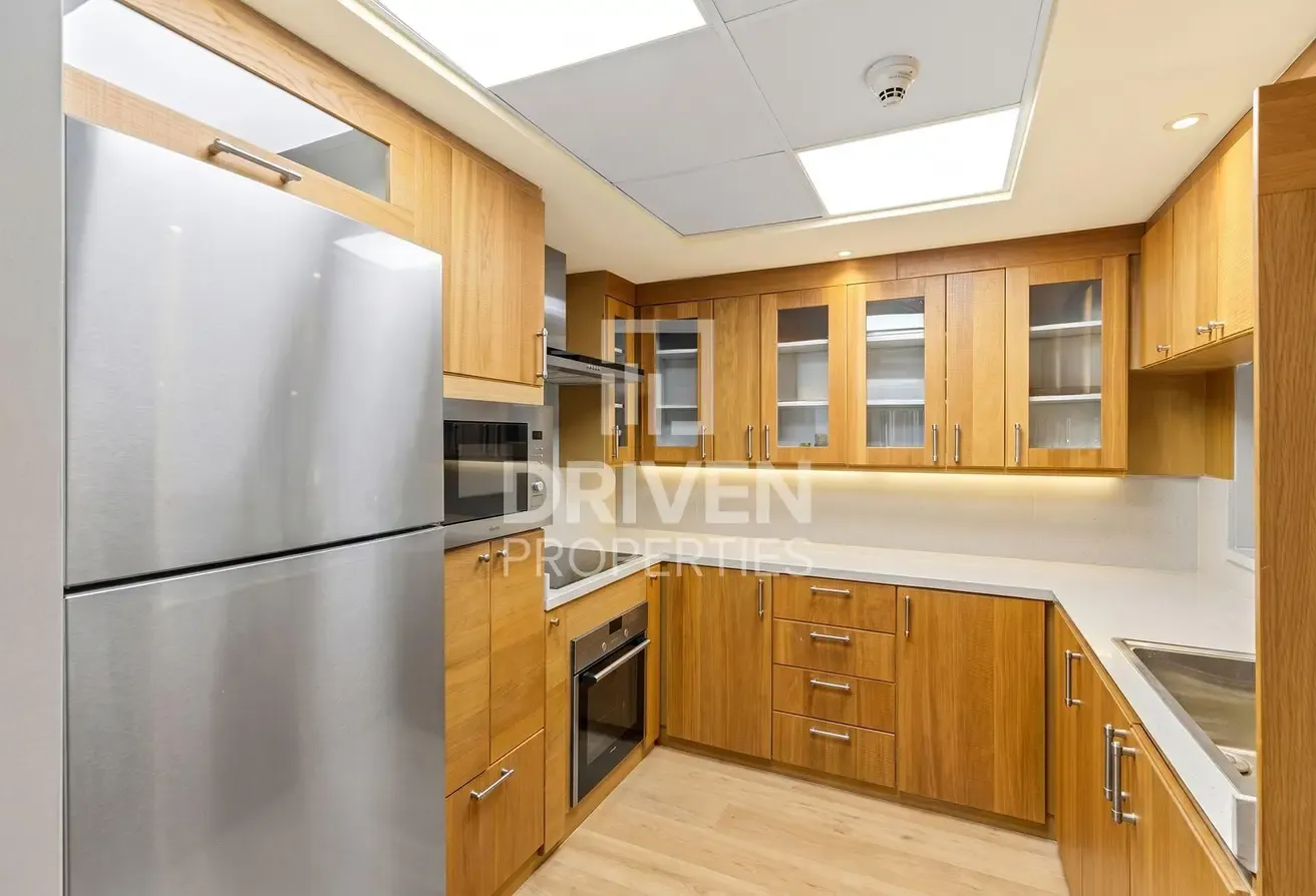 Full Lake View | Upgraded | Vacant | Close To Souk