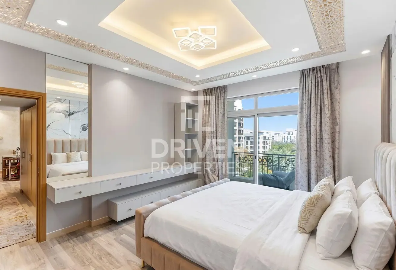 Full Lake View | Upgraded | Vacant | Close To Souk