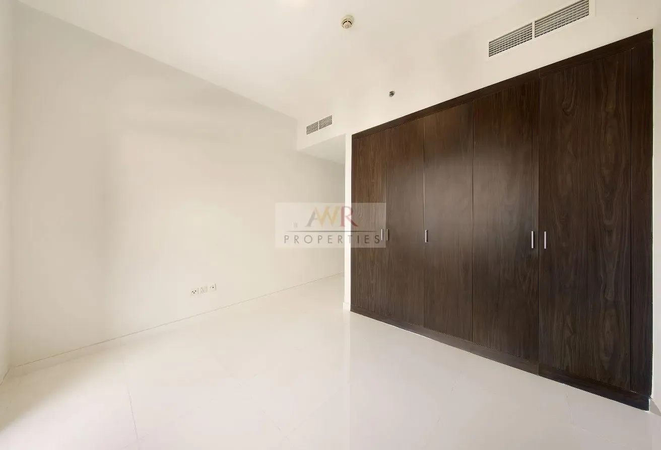 Bright & Massive Unit Balcony Feature
