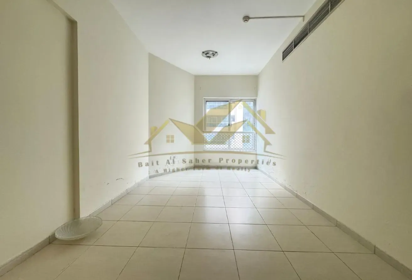 Spacious 1 BR Apartment in Bur Dubai with Parking