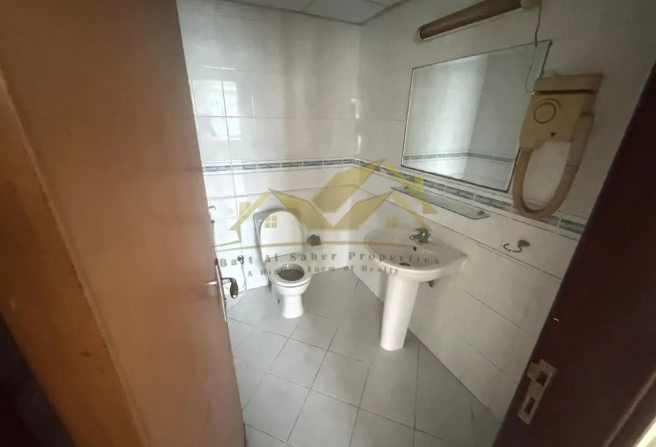 Spacious 1 BR Apartment in Bur Dubai with Parking
