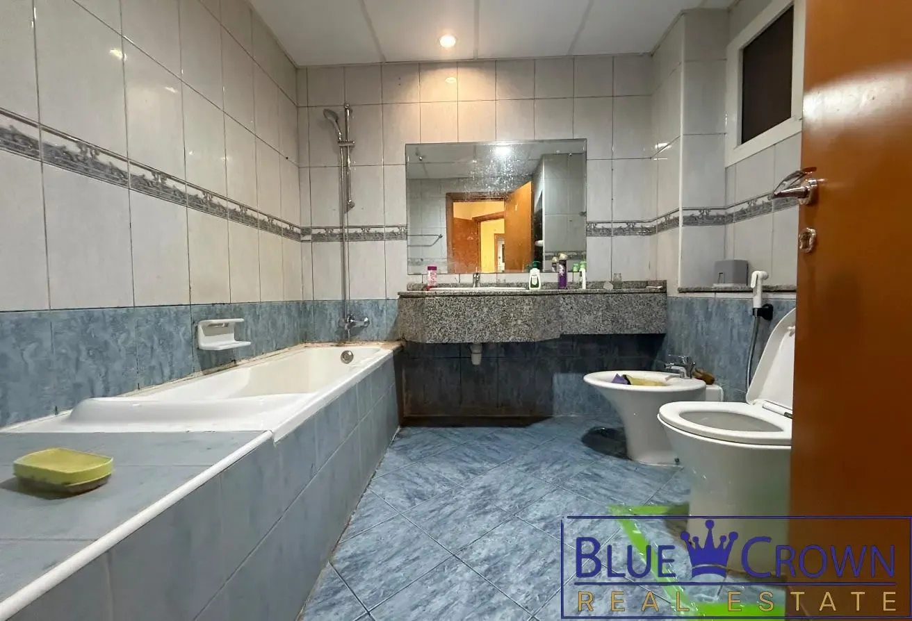 1 BR Apartment in Bur Dubai with Covered Parking