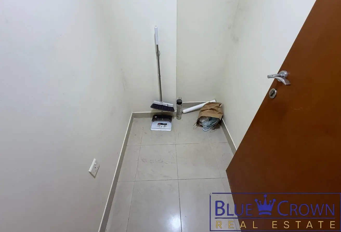 1 BR Apartment in Bur Dubai with Covered Parking