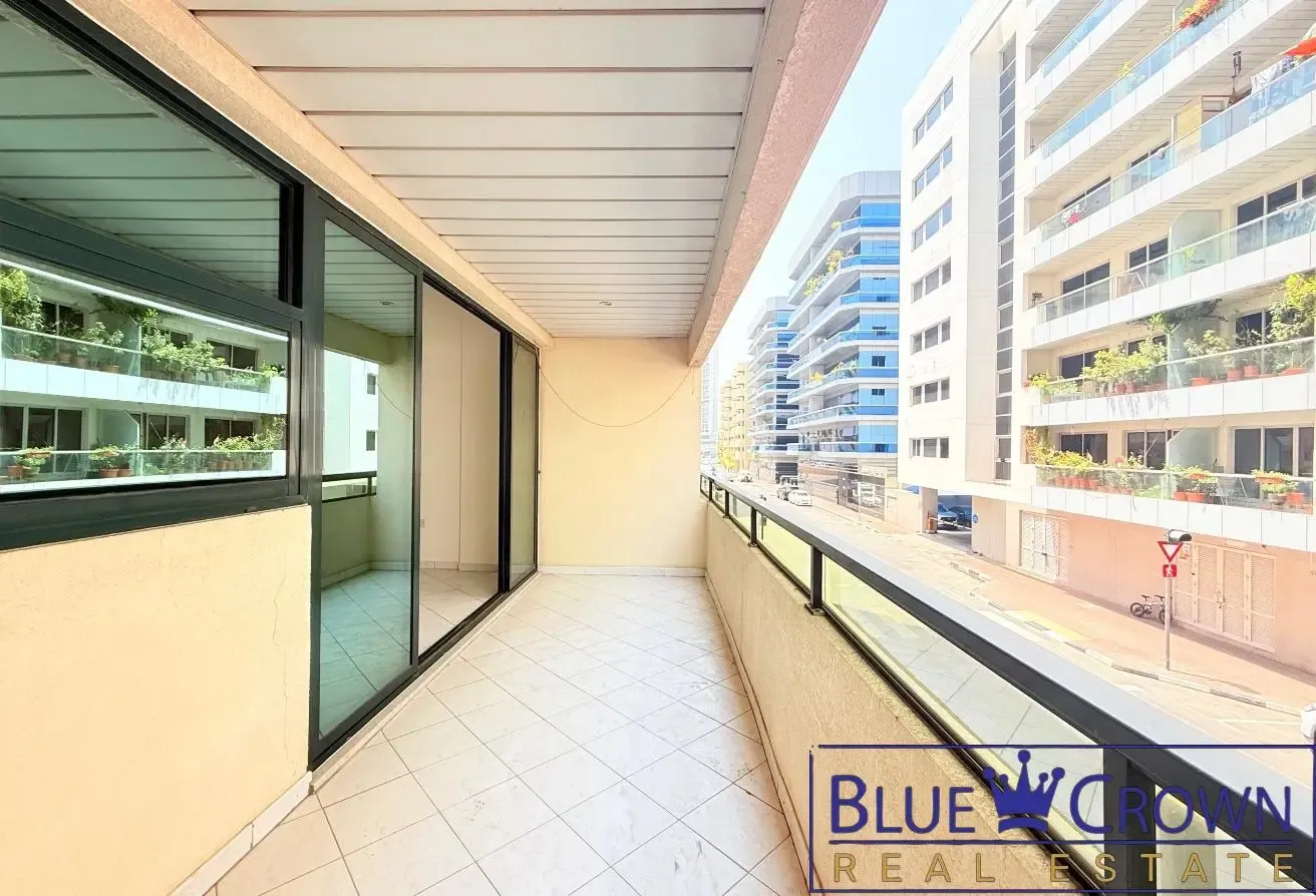 1 BR Apartment in Bur Dubai with Landmark View