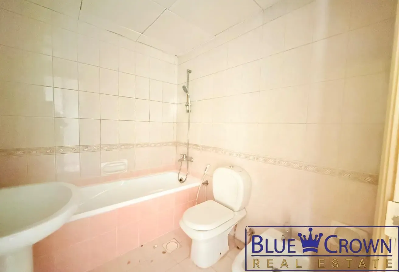 Beautiful 1bhk With Huge Balcony Near Metro