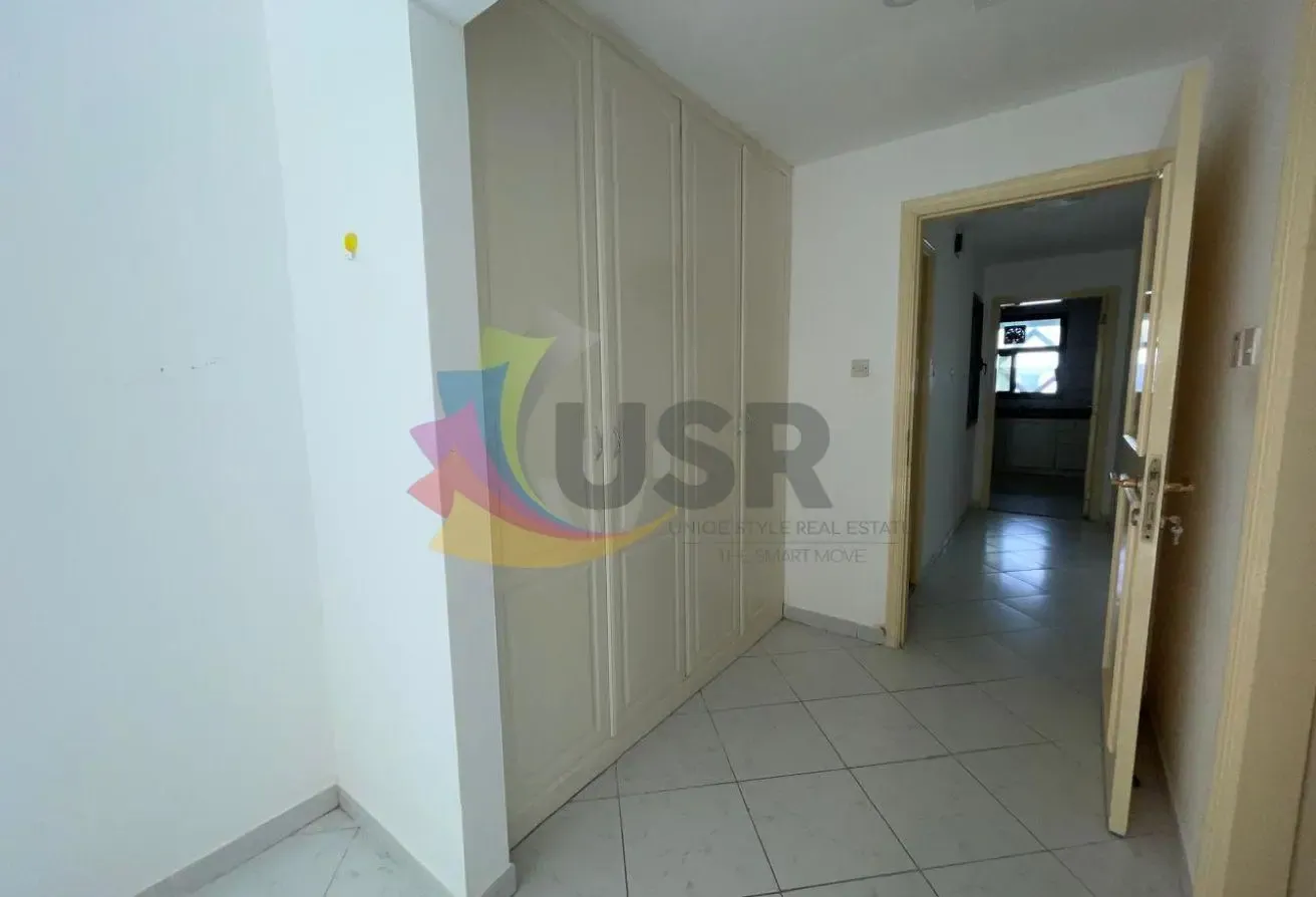 AVAILABLE 1BHK W BALCONY CLOSE TO METRO FOR 70K