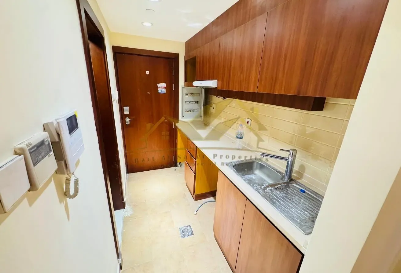 Stylish 1 BR apartment in mankhool bur dubai