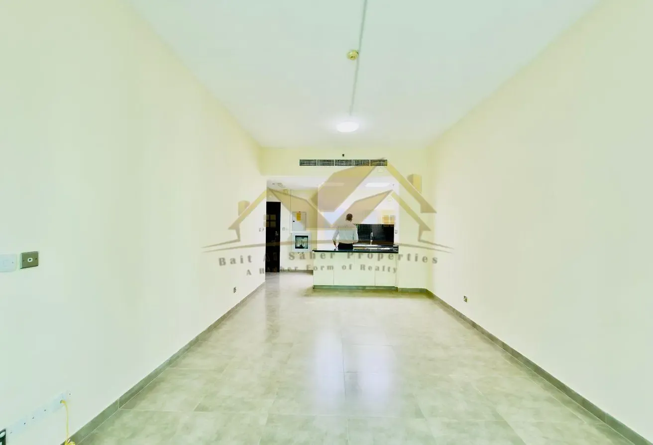 1 BR Apartment in Bur Dubai | Gym & Pool | Balcony