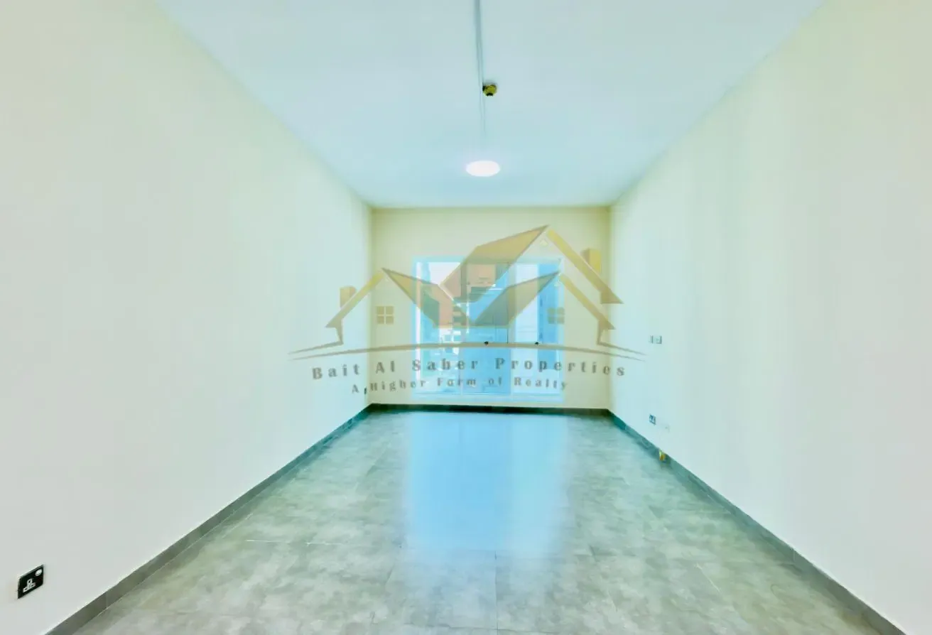 1 BR Apartment in Bur Dubai | Gym & Pool | Balcony