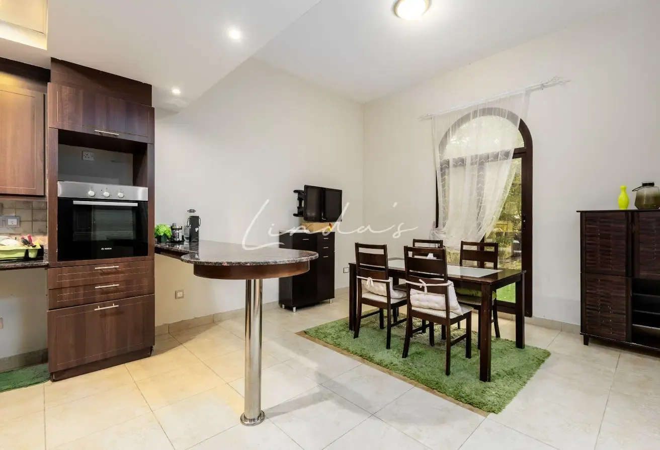 Well Maintained  | Unfurnished | Single Row