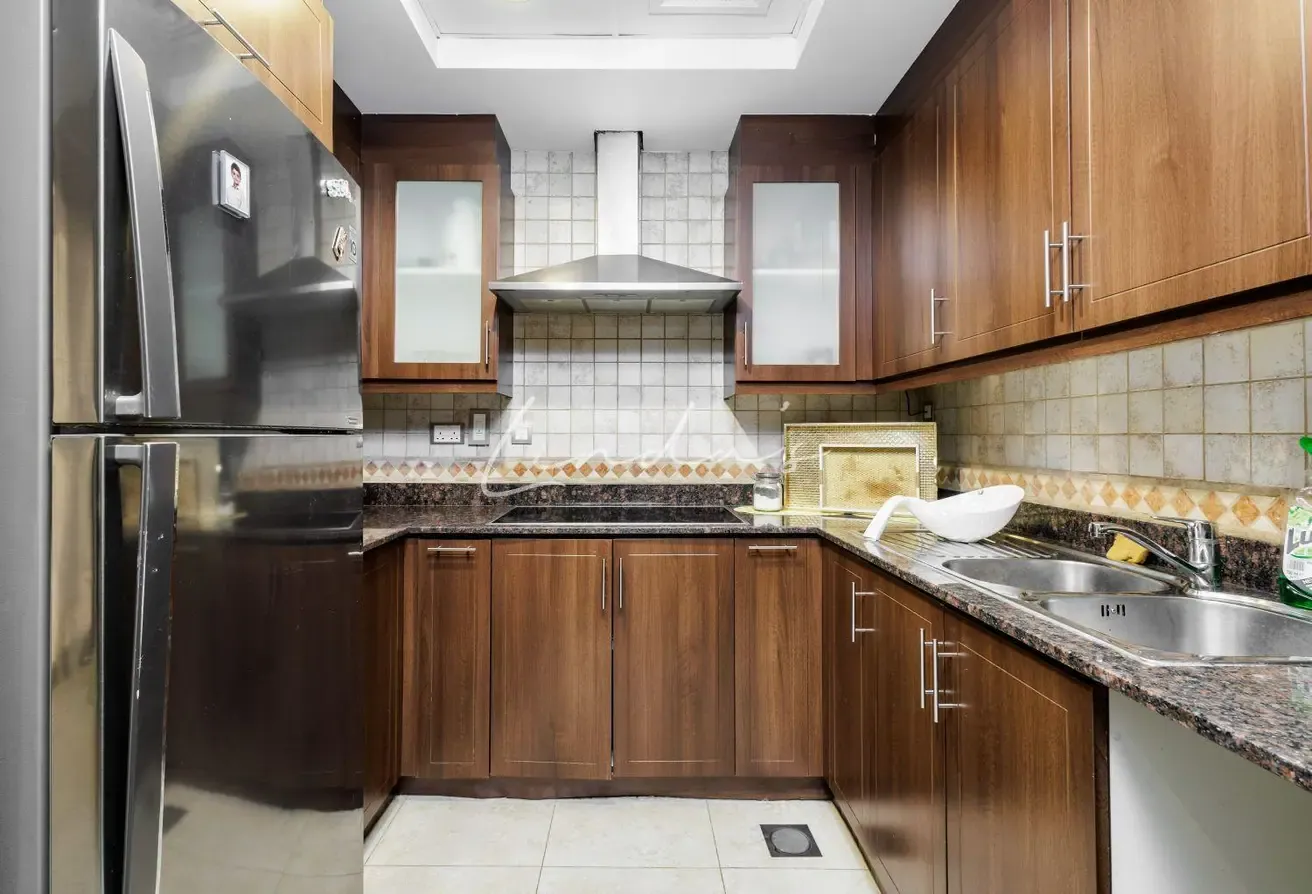 Well Maintained  | Unfurnished | Single Row