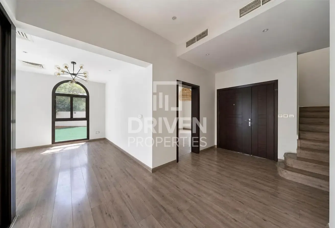 Vacant Unit | Huge Plot | Well Maintained