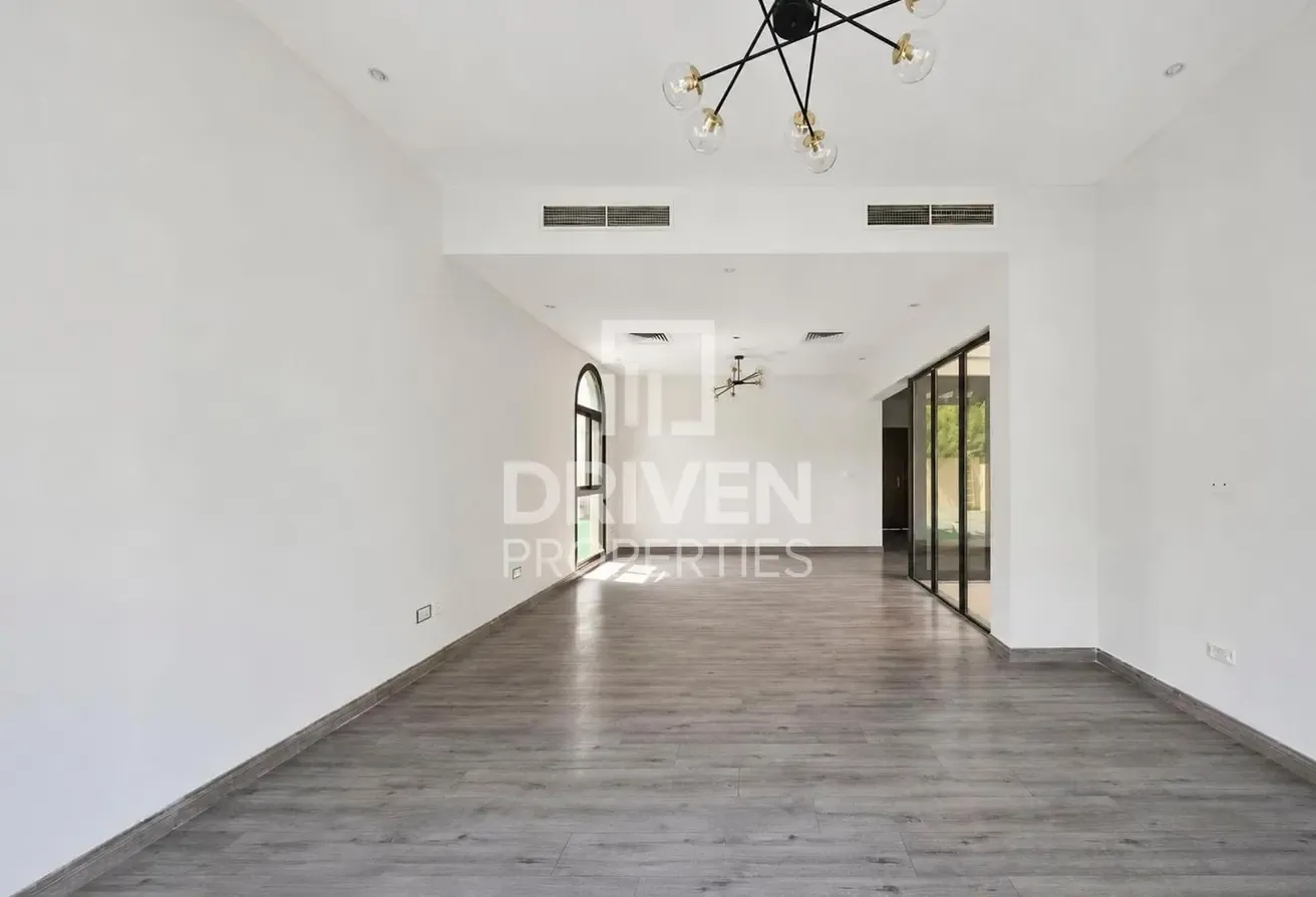 Vacant Unit | Huge Plot | Well Maintained