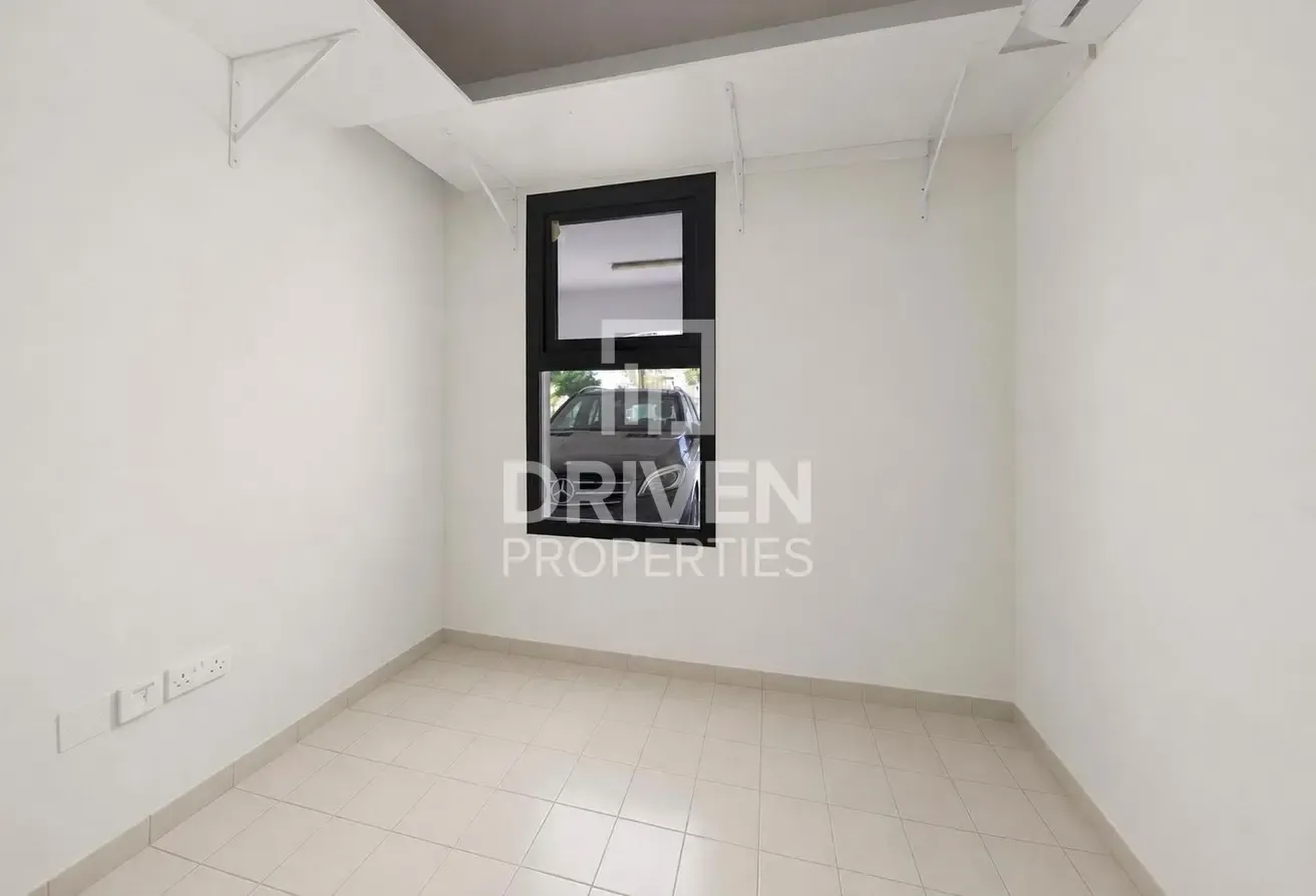 Vacant Unit | Huge Plot | Well Maintained