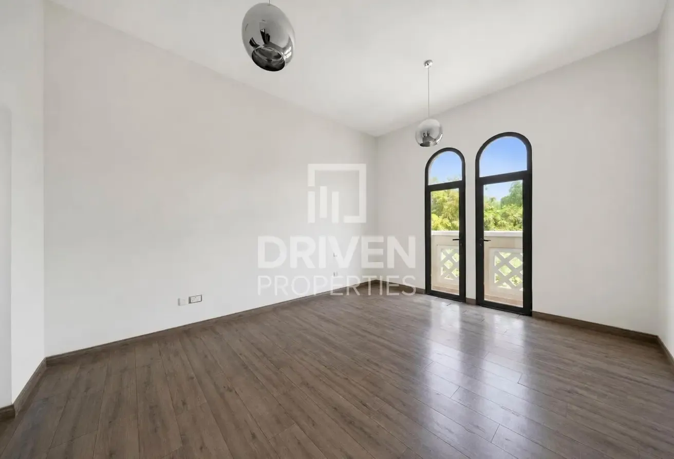 Vacant Unit | Huge Plot | Well Maintained