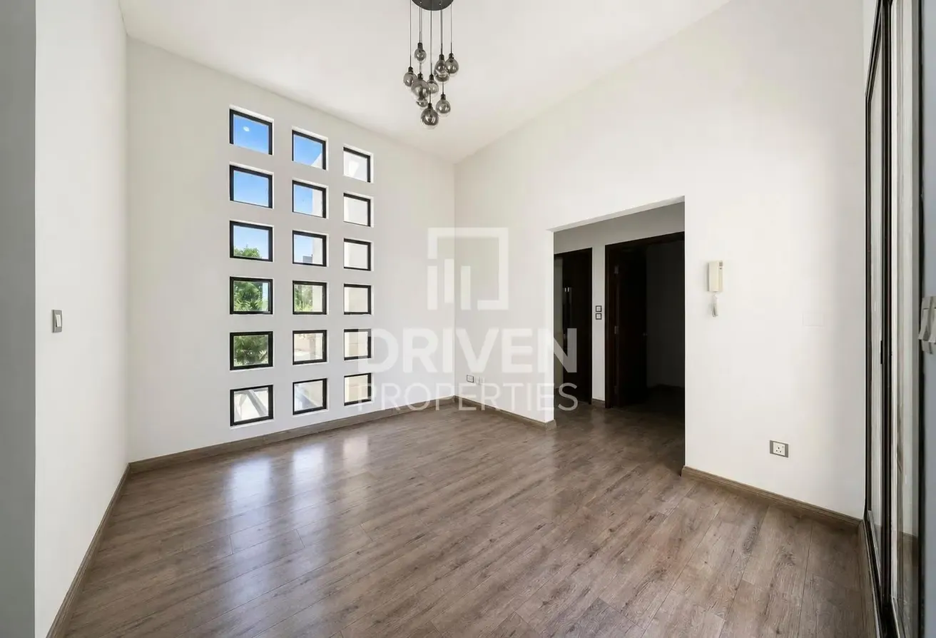 Vacant Unit | Huge Plot | Well Maintained