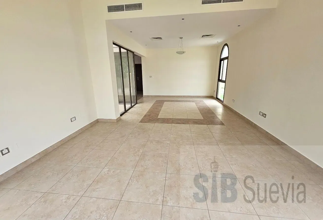 Corner | 4 Bed | Well Maintained