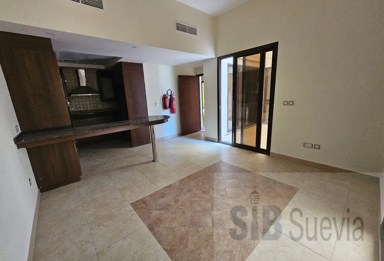 Corner | 4 Bed | Well Maintained