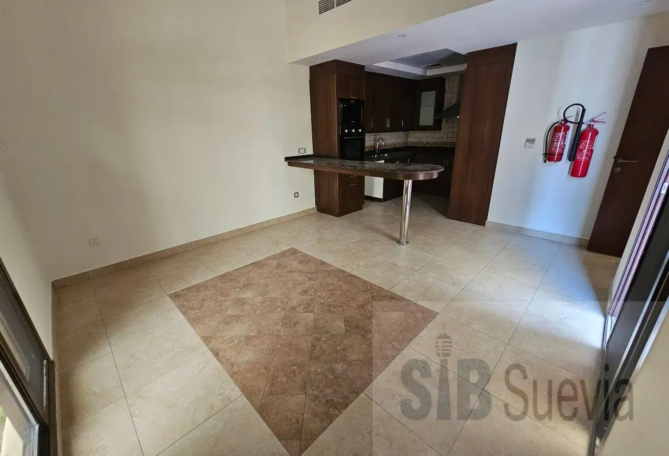 Corner | 4 Bed | Well Maintained