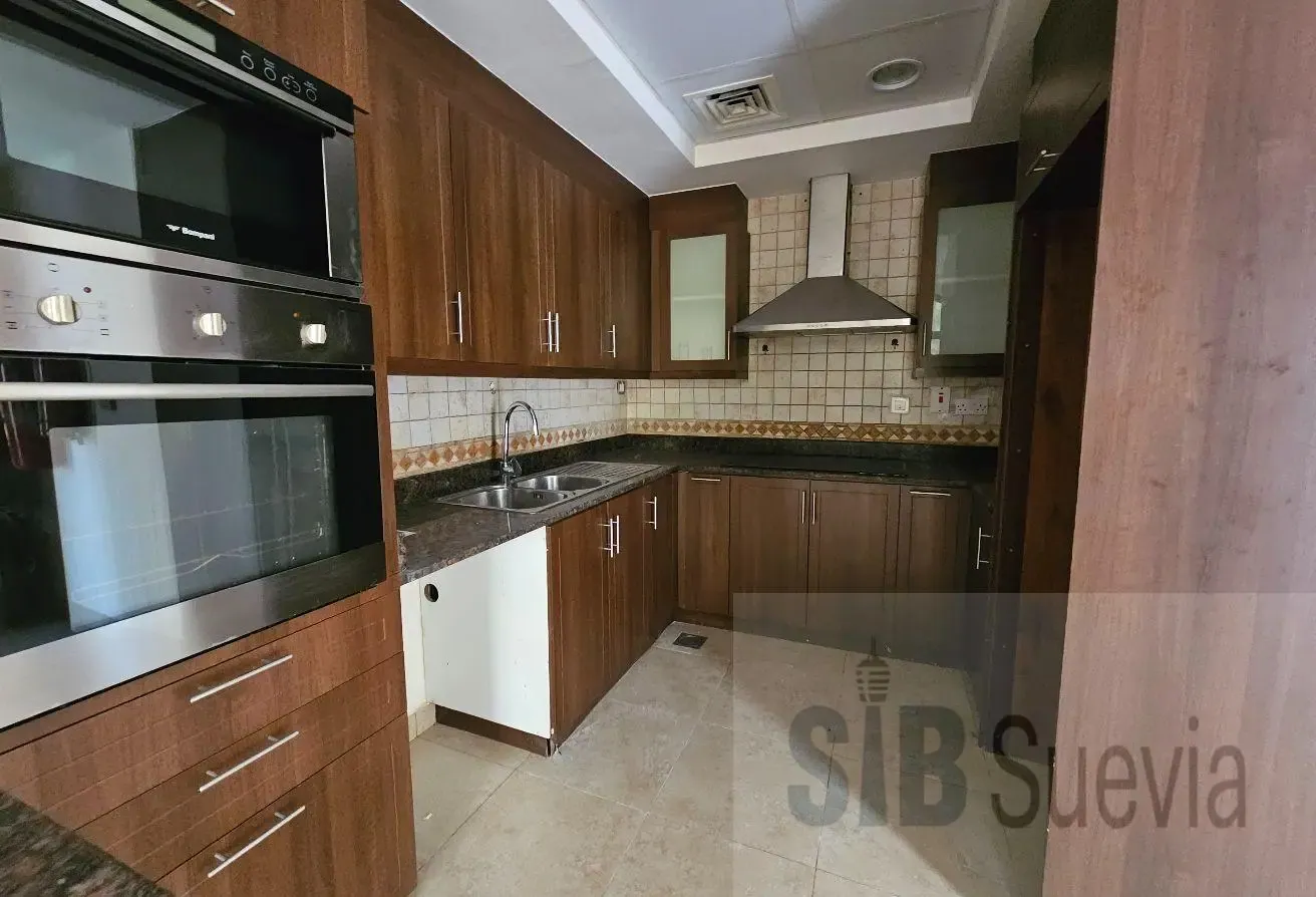 Corner | 4 Bed | Well Maintained