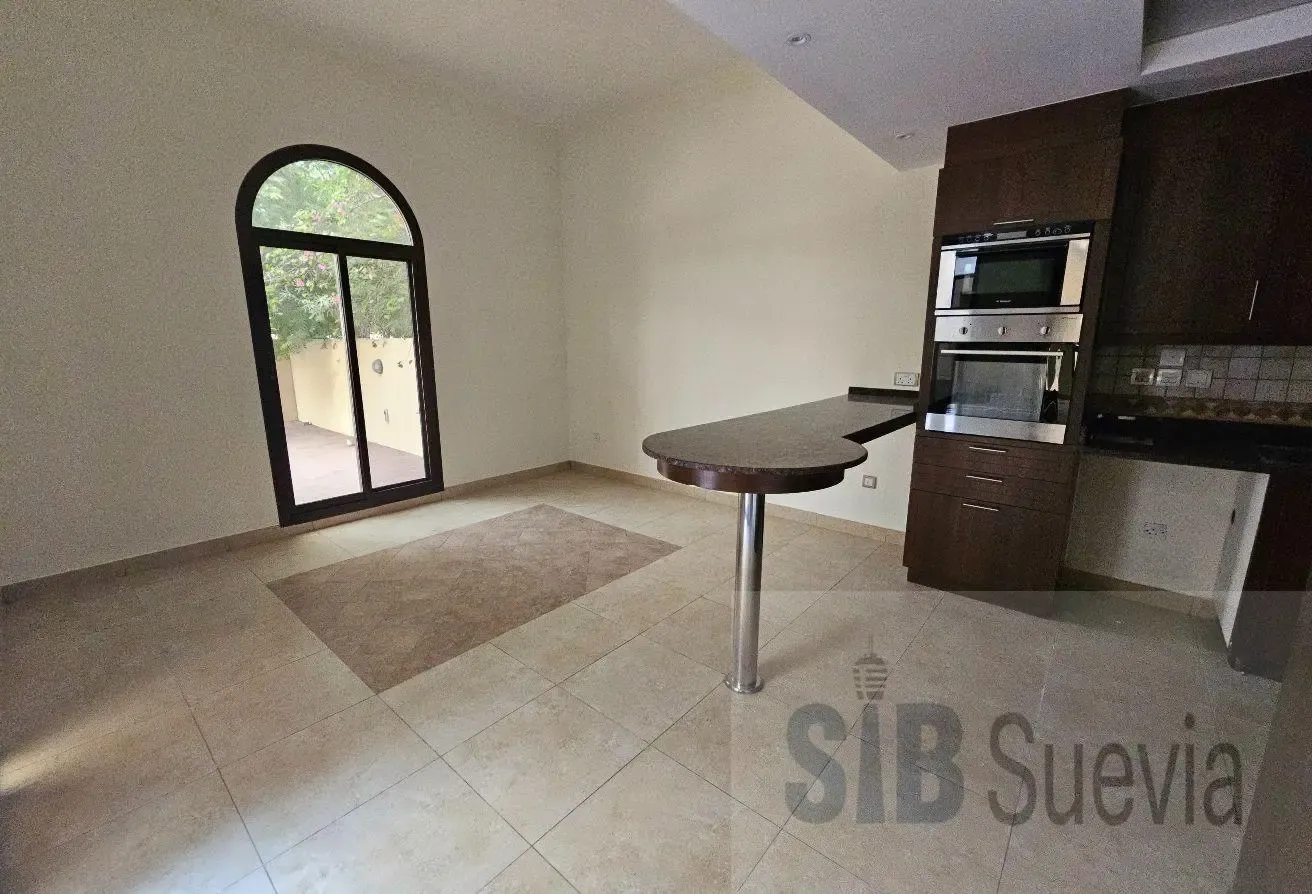 Corner | 4 Bed | Well Maintained