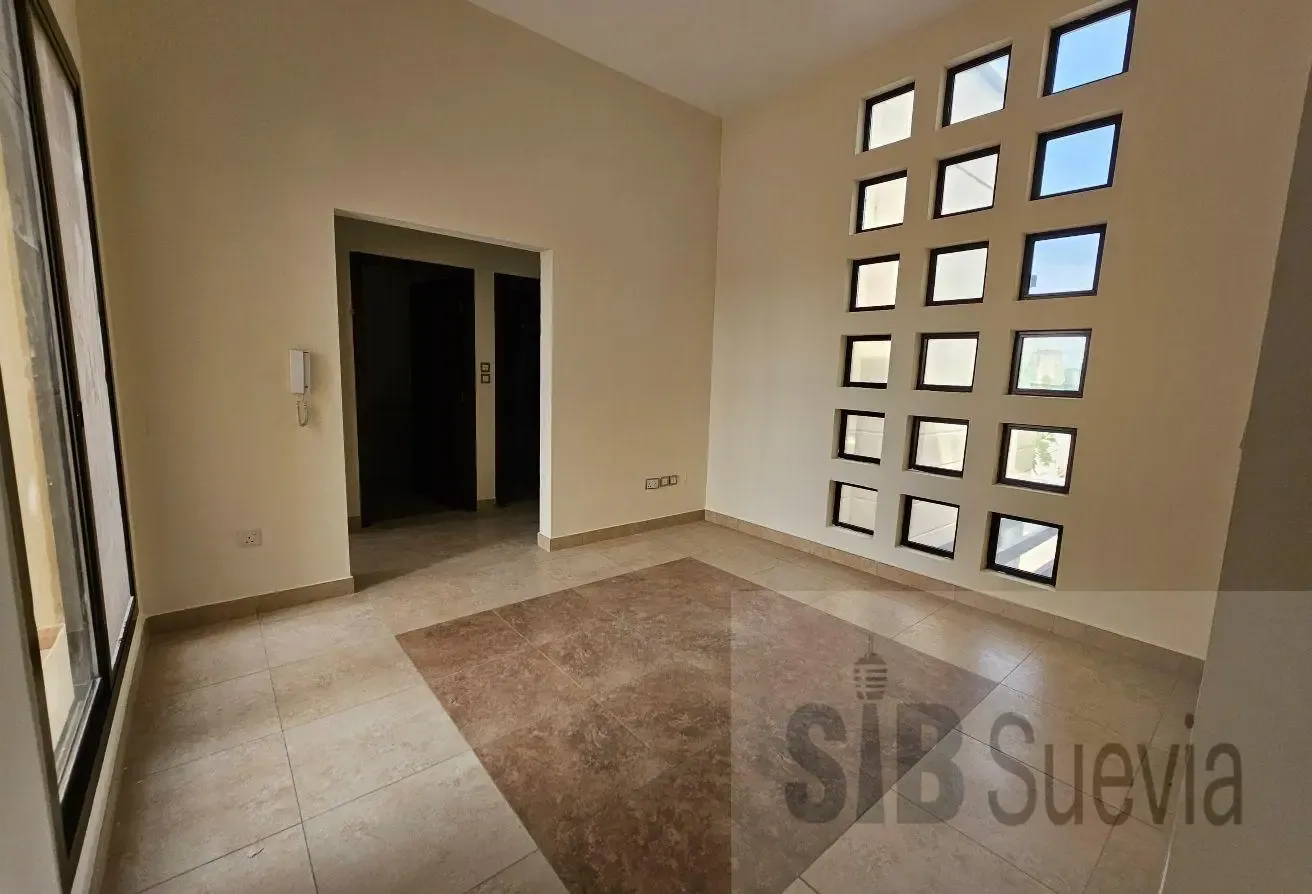 Corner | 4 Bed | Well Maintained