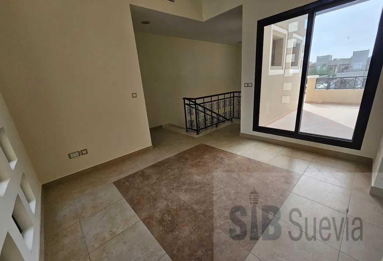 Corner | 4 Bed | Well Maintained
