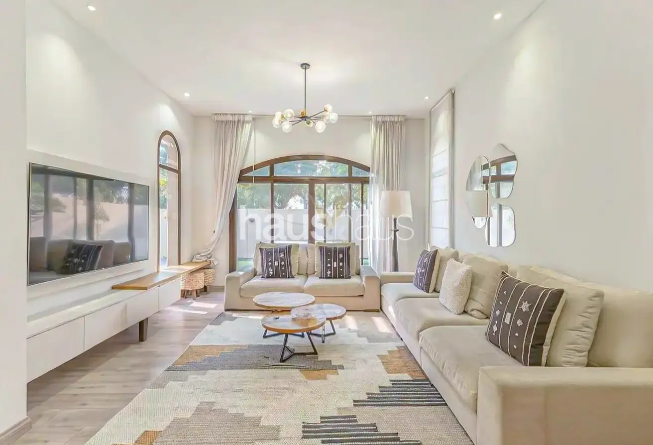 Semi Furnished | Upgraded | End Unit 4 BR