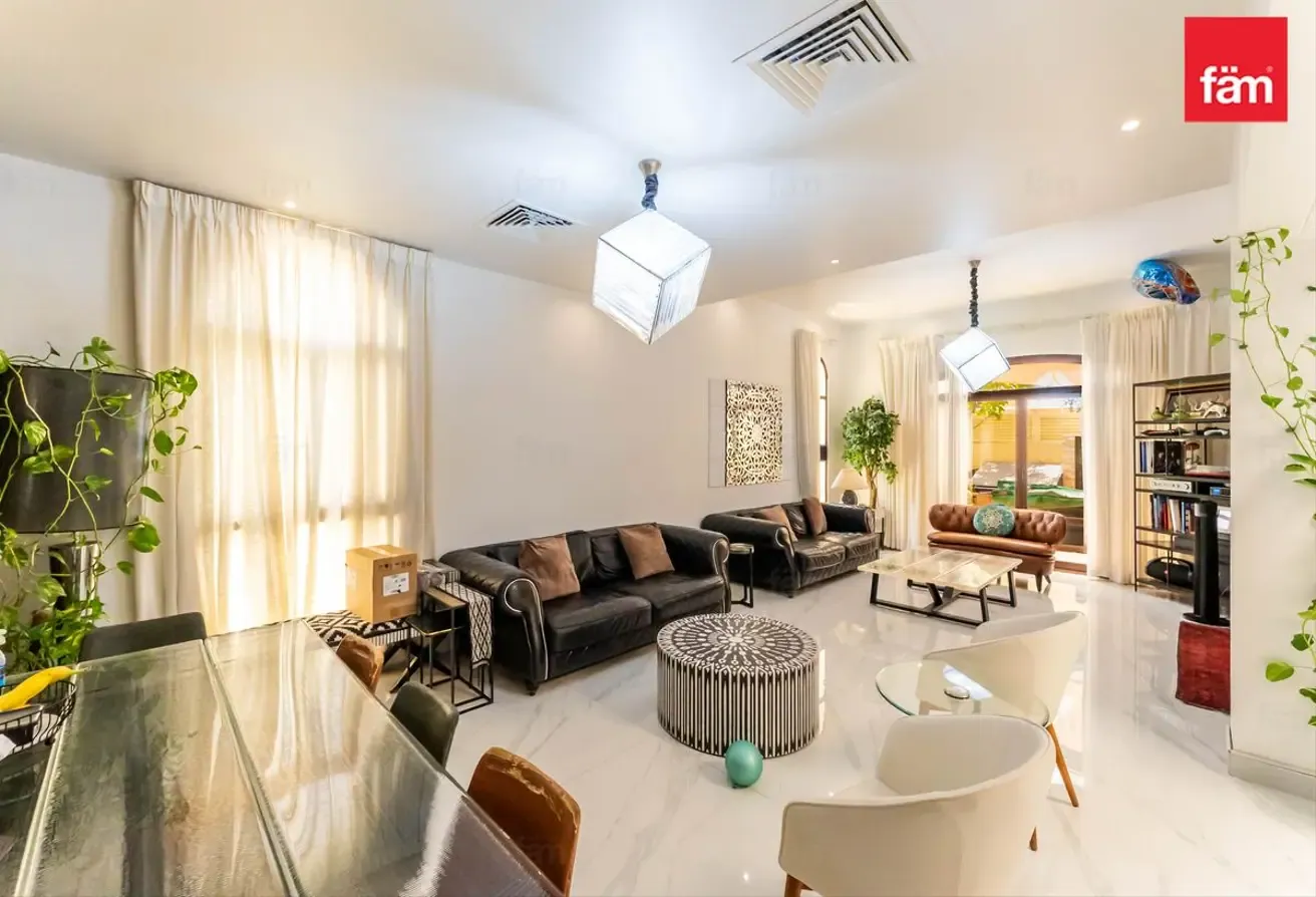 Huge Corner Plot Single Row 4 Beds For Rent
