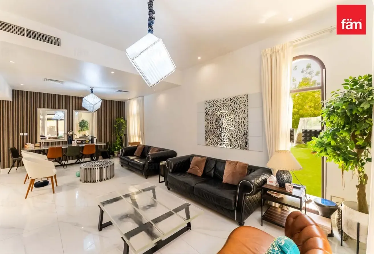 Huge Corner Plot Single Row 4 Beds For Rent