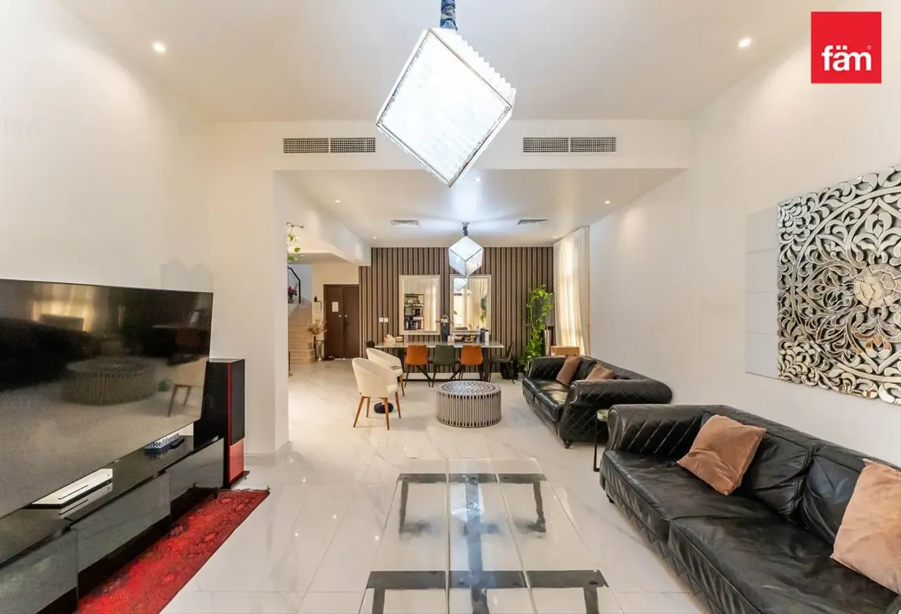 Huge Corner Plot Single Row 4 Beds For Rent