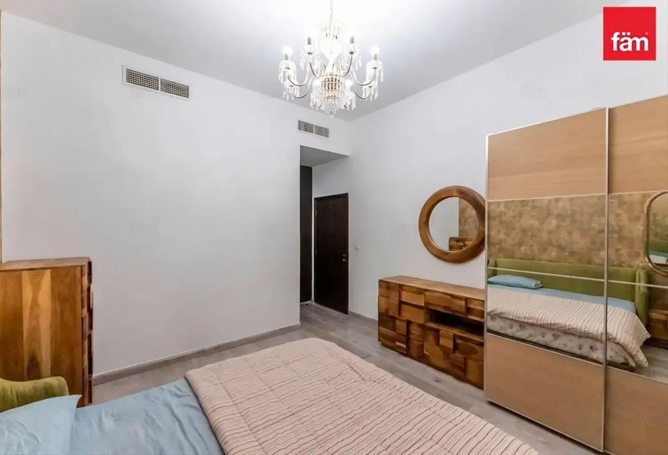 Huge Corner Plot Single Row 4 Beds For Rent