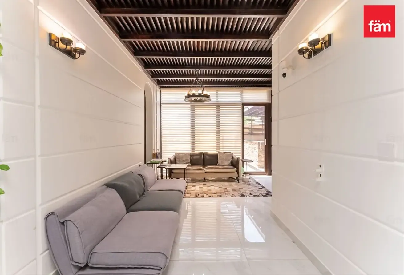Huge Corner Plot Single Row 4 Beds For Rent