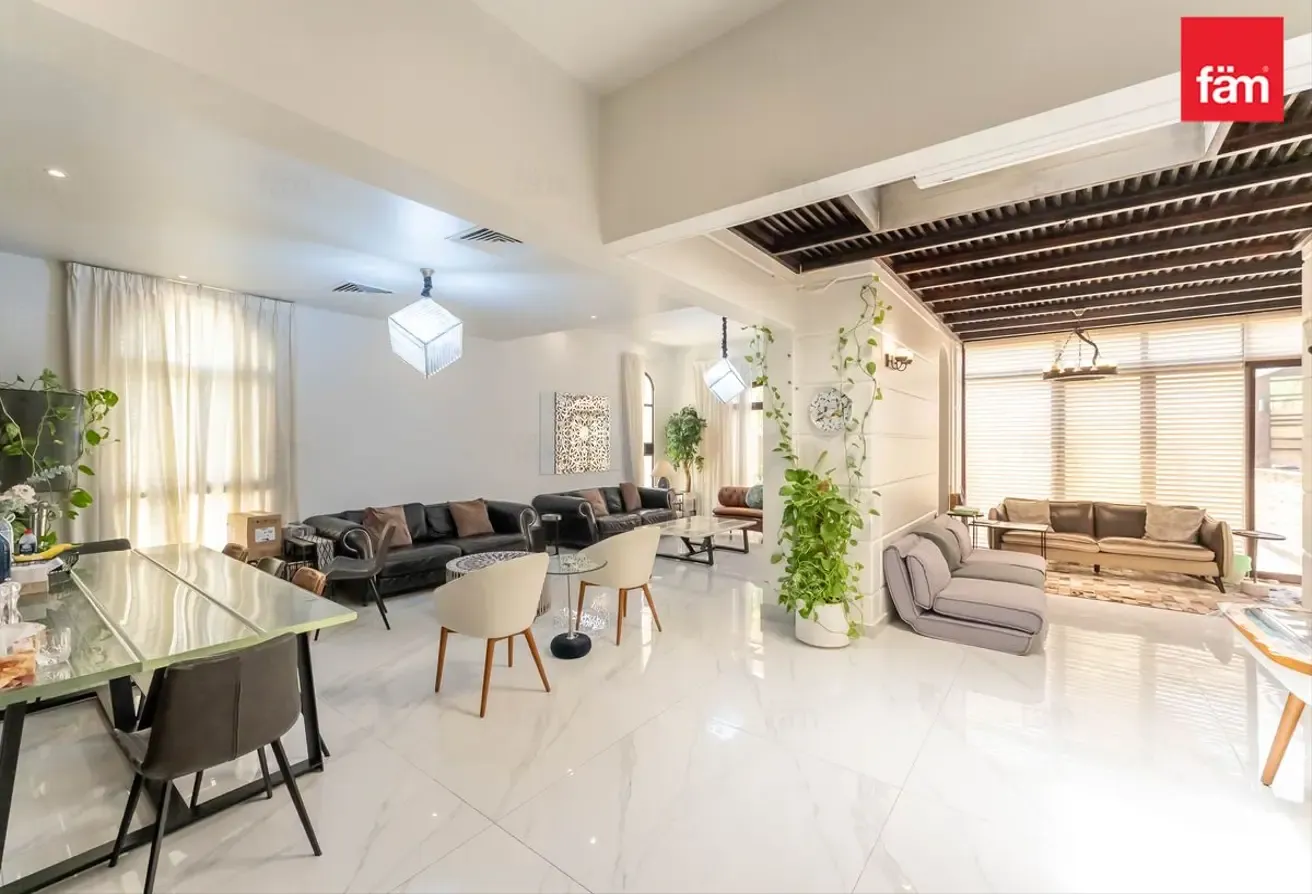 Huge Corner Plot Single Row 4 Beds For Rent