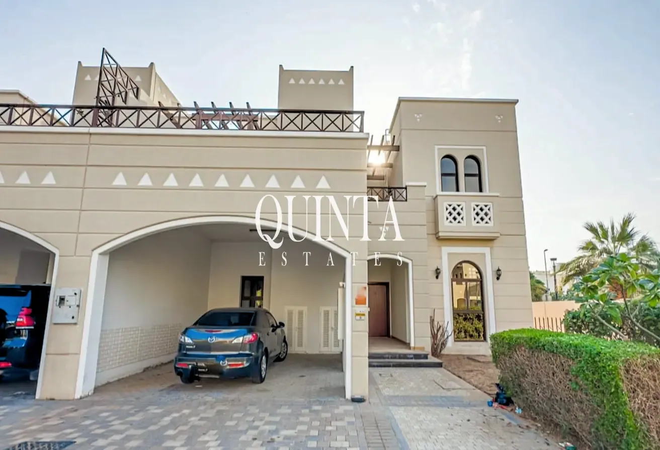 Large Corner Unit | 4 bedrooms + Maids | Vacant