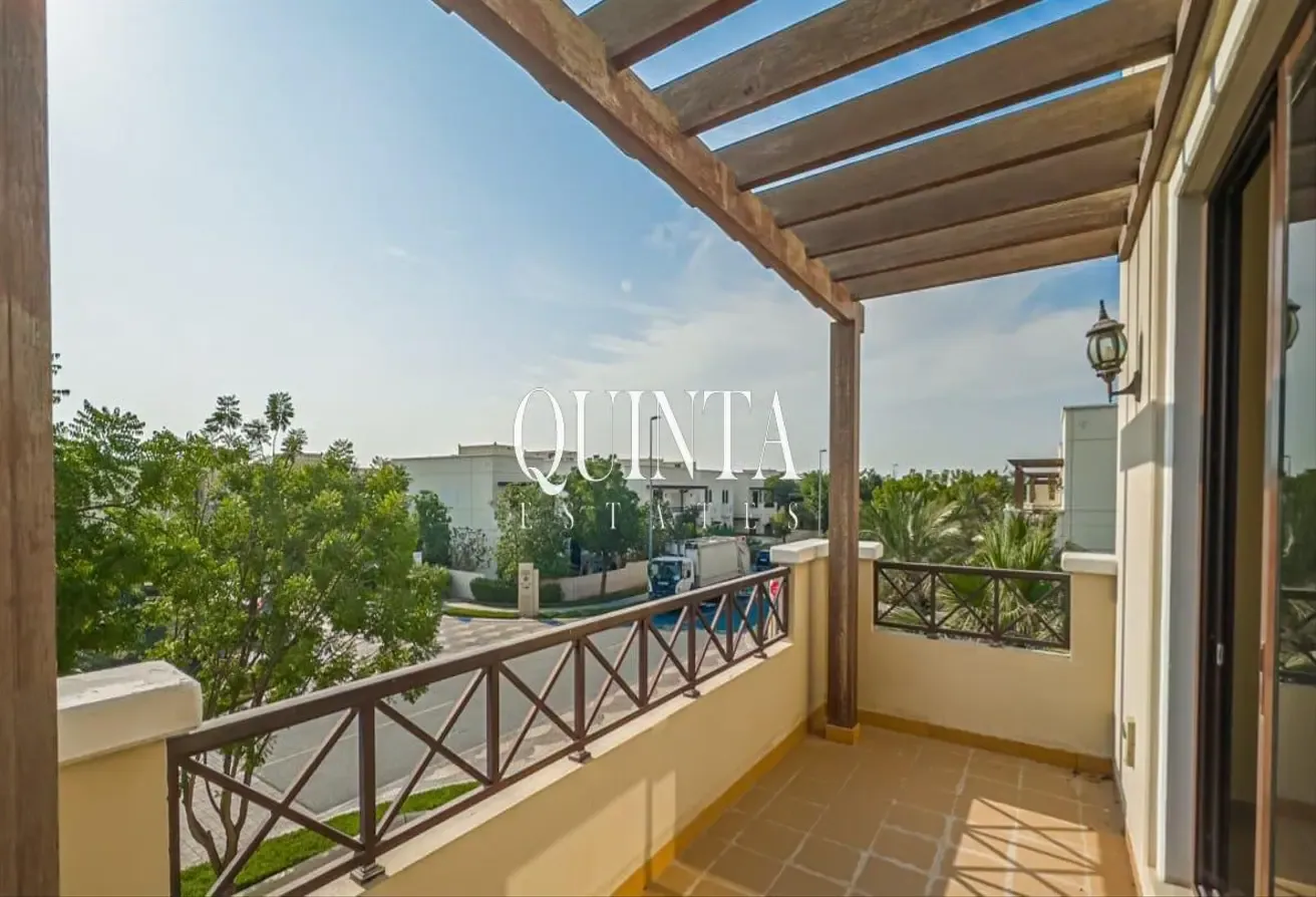 Large Corner Unit | 4 bedrooms + Maids | Vacant