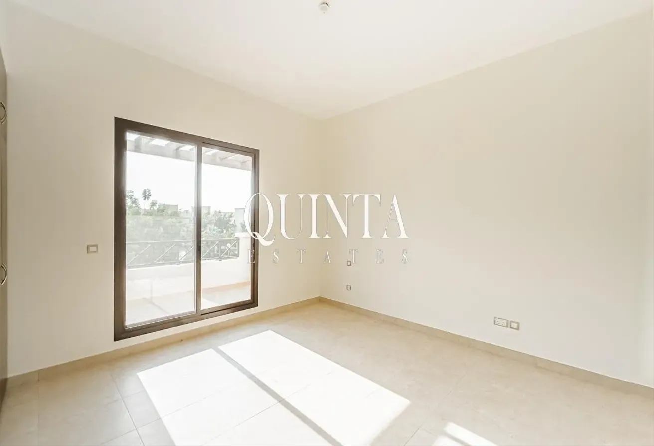 Large Corner Unit | 4 bedrooms + Maids | Vacant