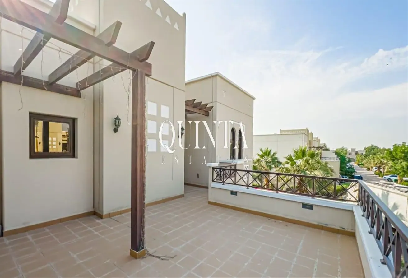 Large Corner Unit | 4 bedrooms + Maids | Vacant